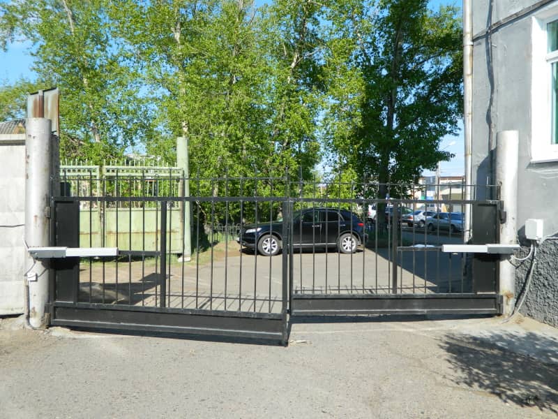 Уличные ворота DoorHan в Сочи с установкой