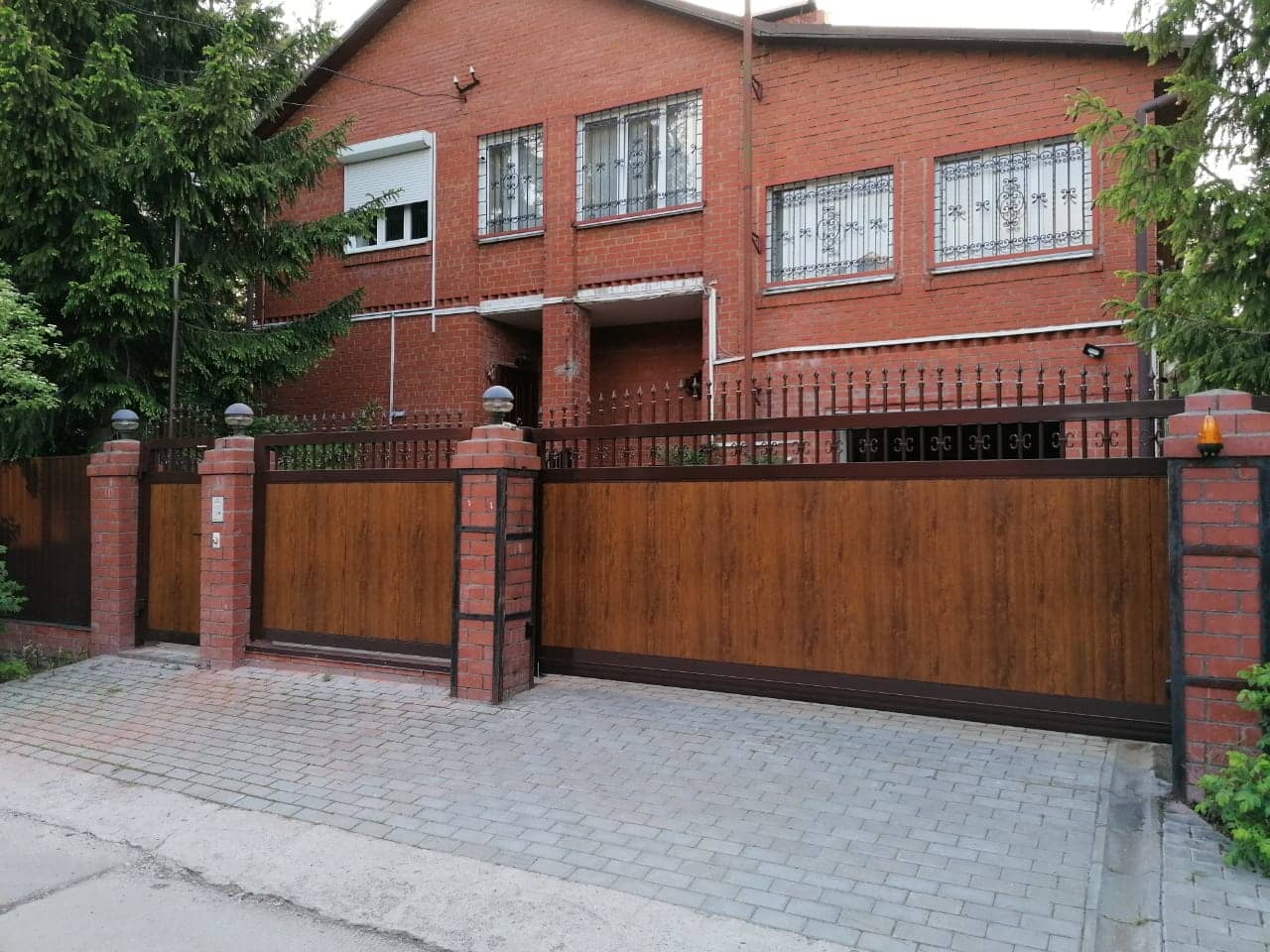 Уличные ворота DoorHan в Сочи с установкой